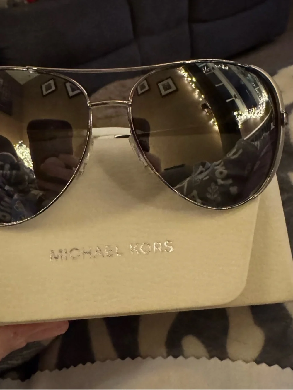 EUC Michael Kors Women's Chelsea aviator sunglasses (model MK5004)